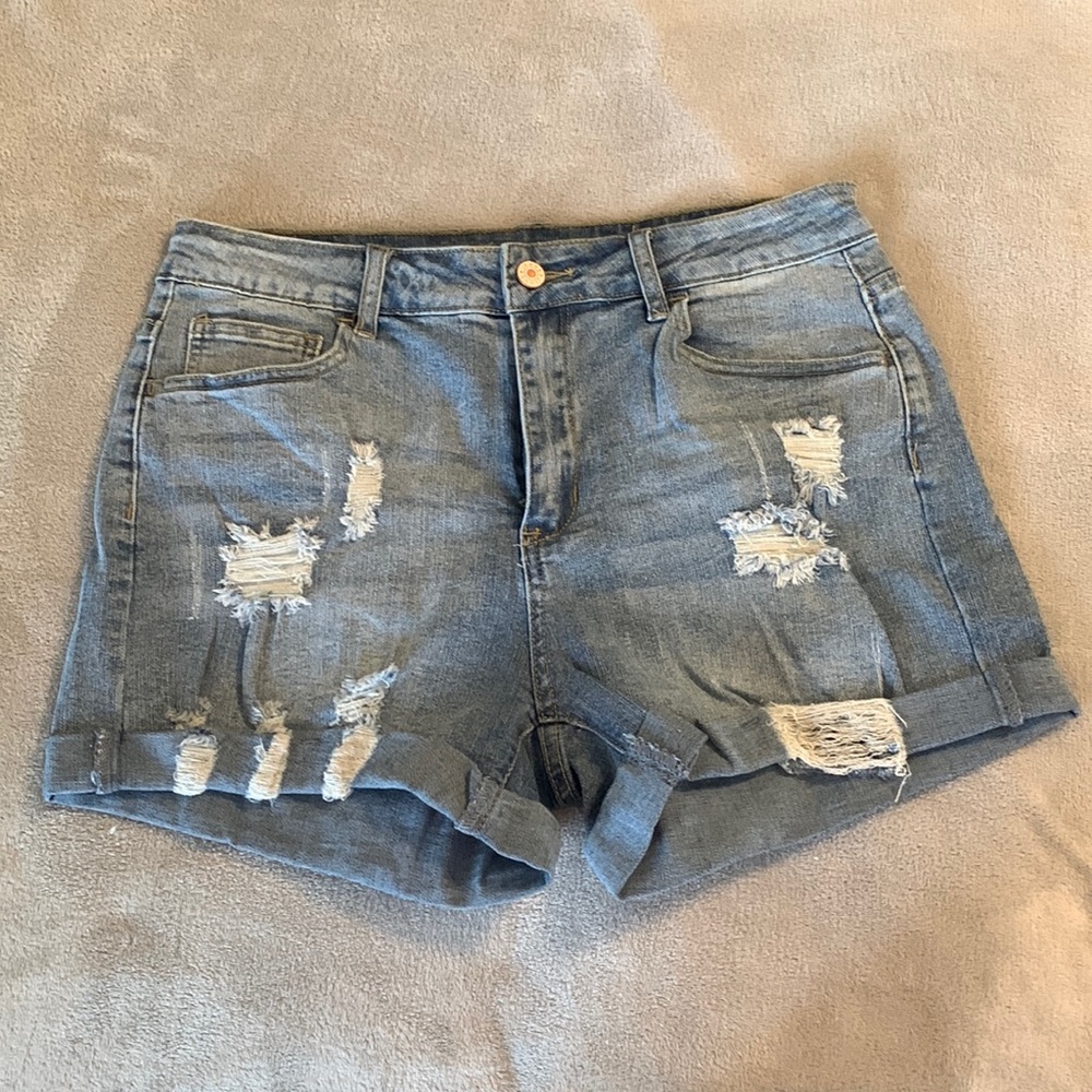NWOT brandless distressed jean shorts with stretch
